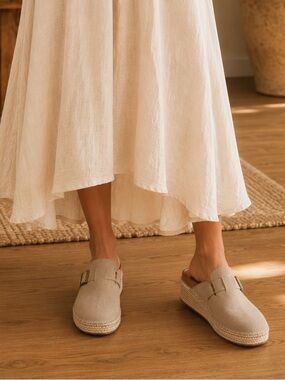 Haute Hippie Aria Suede Mule Clogs Buckle Slip-On Beige size 7.5